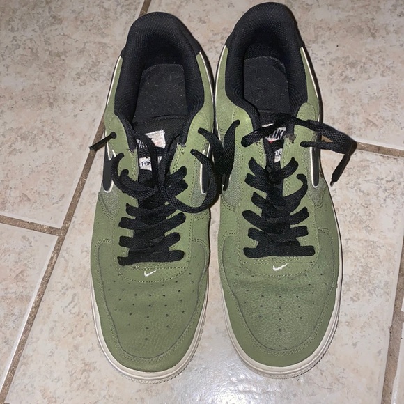 Shoes - Picture 1 of 4